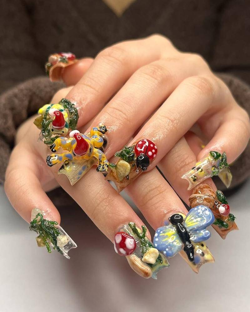 Instagram/nailsbylisak